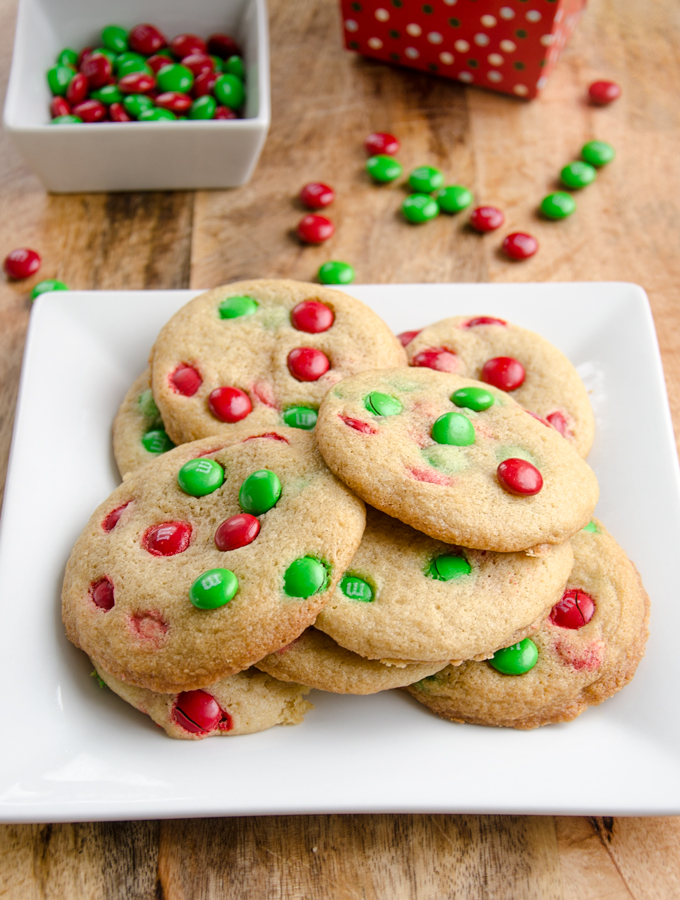 Christmas M&M: the universally adored cookie! | www.chicandsugar.com