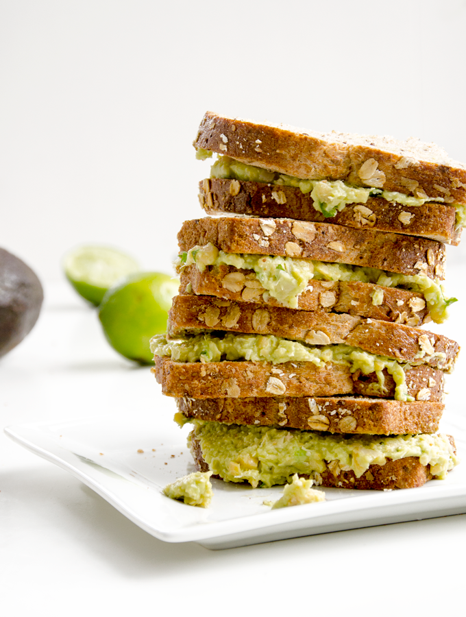 This chickpea avocado sandwich is a fresh take on a healthy (and easy) lunch! | www.chicandsugar.com
